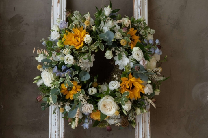 Wreath Yellow and White