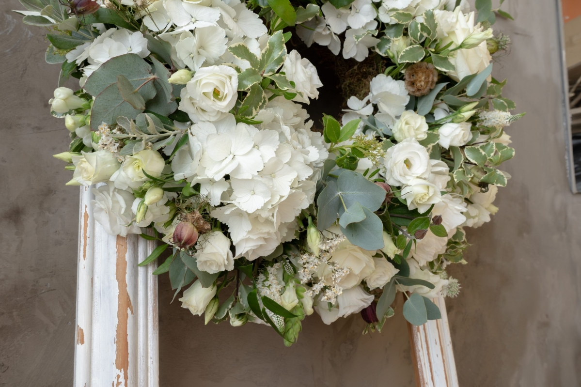 Wreath White and Cream