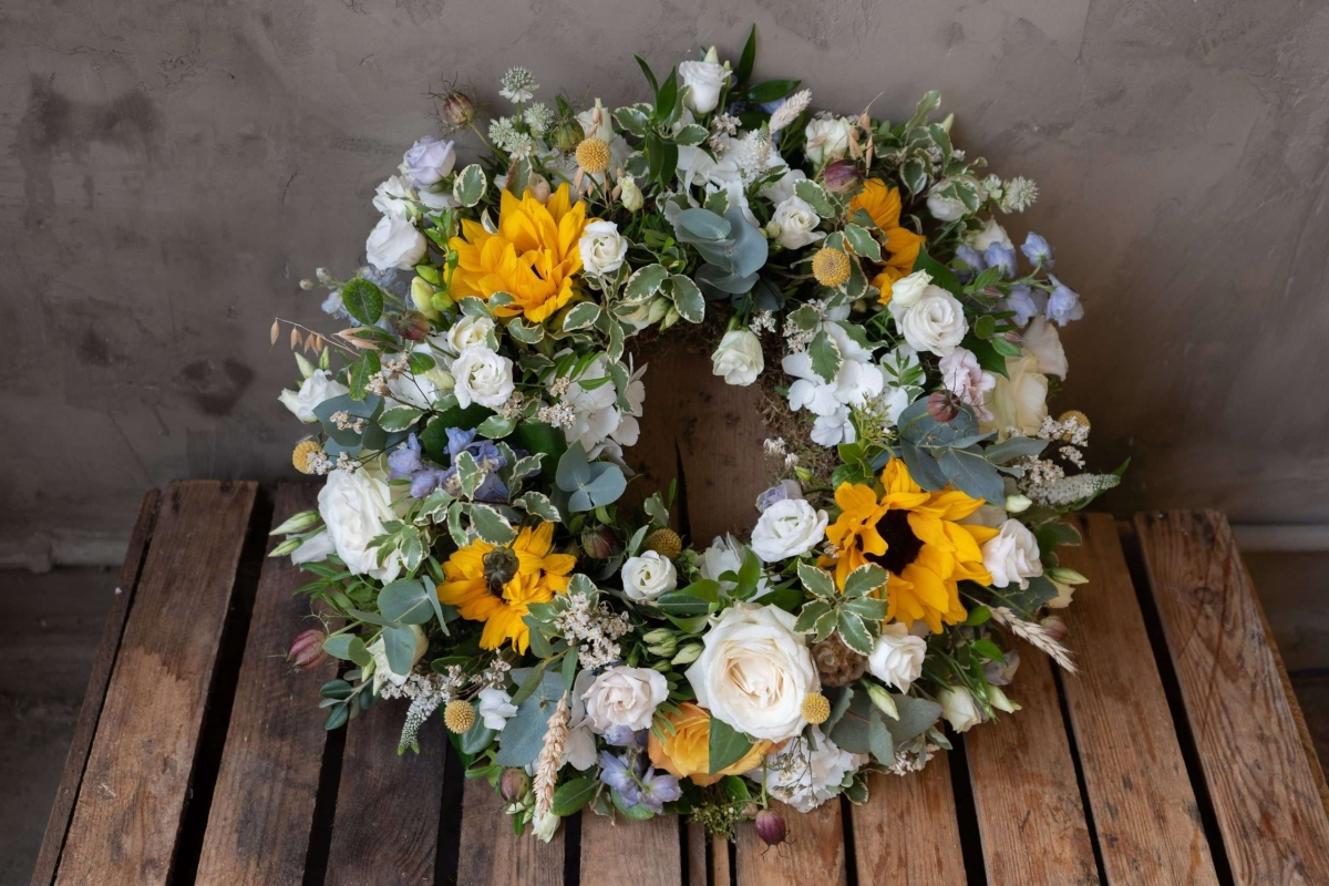 Wreath Yellow and White