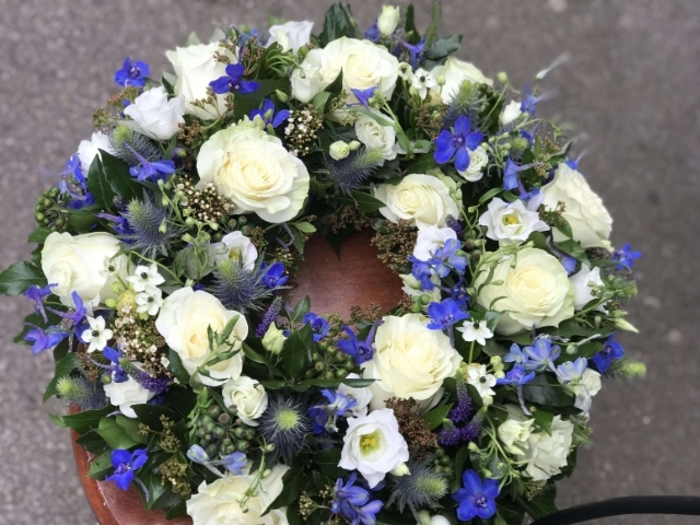 Wreath Blue and white